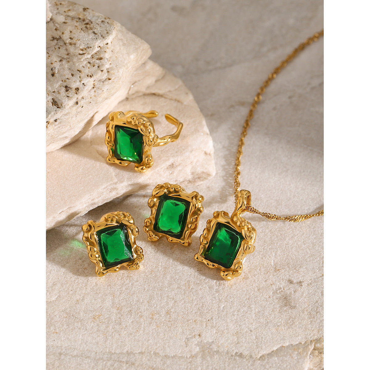 Retro Texture Green Open-end Zircon Ring